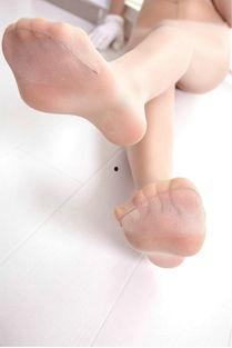 大尺度丝袜岔腿,大尺度岔腿，展现女性独特魅力