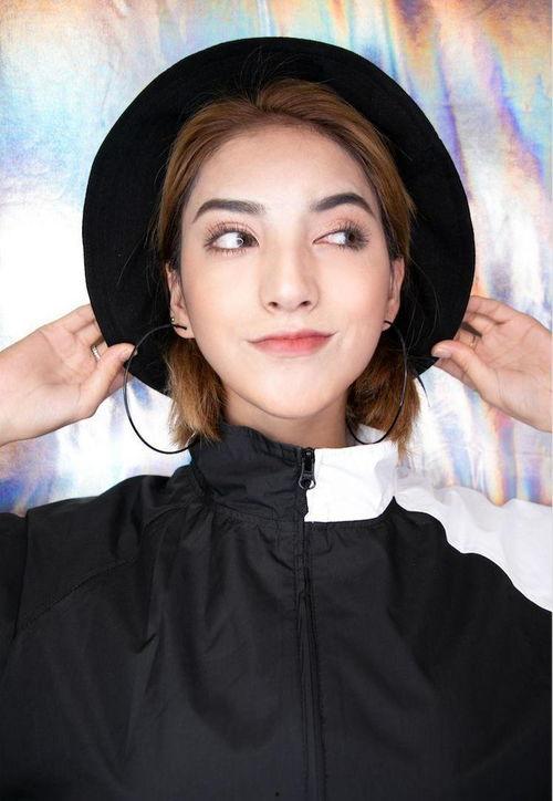 女明星依娜,璀璨星河中的璀璨明珠